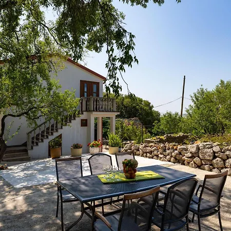 3 Bedroom Gorgeous In סלינה