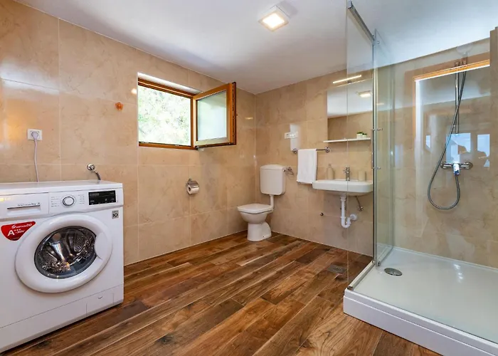 דירה 3 Bedroom Gorgeous In *