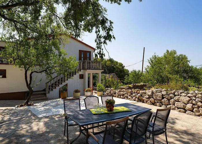 3 Bedroom Gorgeous In סלינה