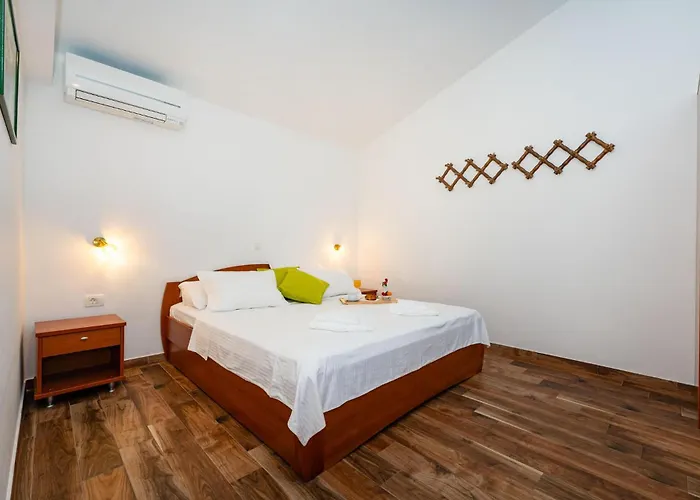 3 Bedroom Gorgeous In סלינה