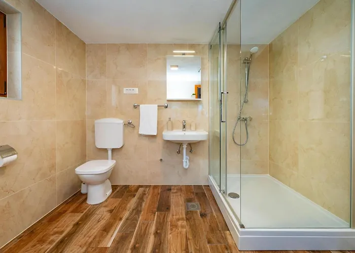 3 Bedroom Gorgeous In Apartman *