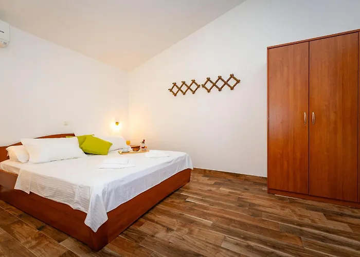 3 Bedroom Gorgeous In סלינה