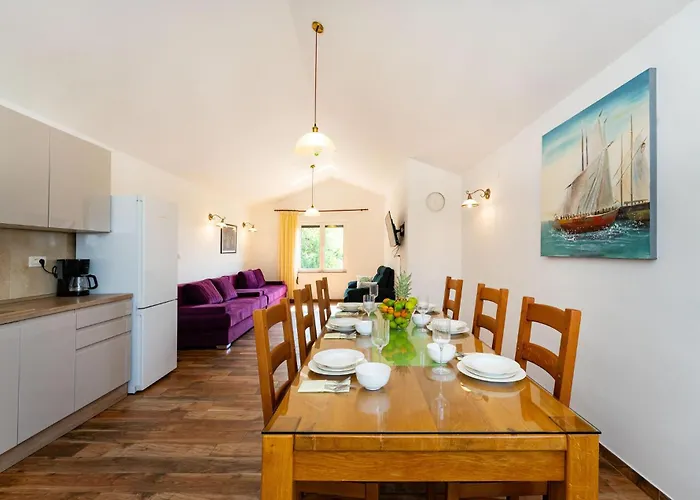 3 Bedroom Gorgeous In * סלינה