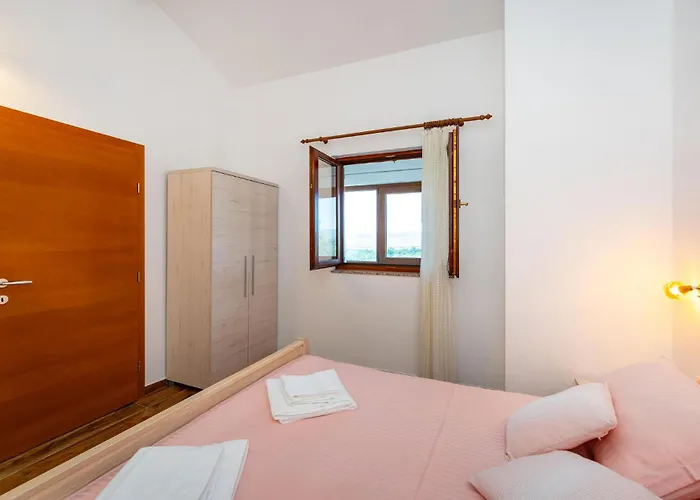 3 Bedroom Gorgeous In Apartman *
