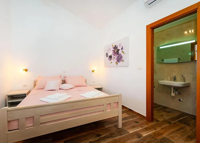 3 Bedroom Gorgeous In דירה סלינה