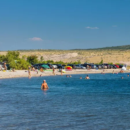 3 Bedroom Gorgeous In Appartement *