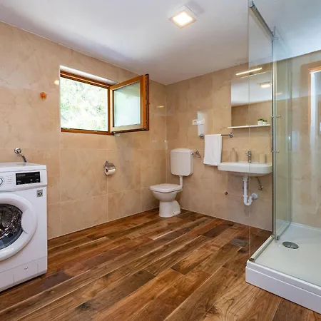 Apartamento 3 Bedroom Gorgeous In *