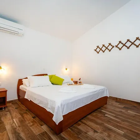 3 Bedroom Gorgeous In Seline