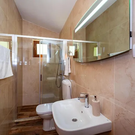 3 Bedroom Gorgeous In *