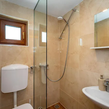 3 Bedroom Gorgeous In Seline