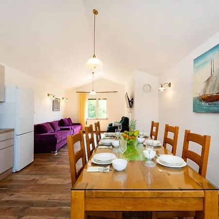 3 Bedroom Gorgeous In * Seline