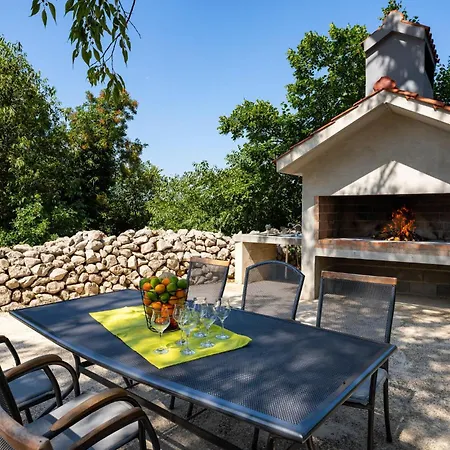 3 Bedroom Gorgeous In Appartement *