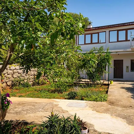 3 Bedroom Gorgeous In Appartement